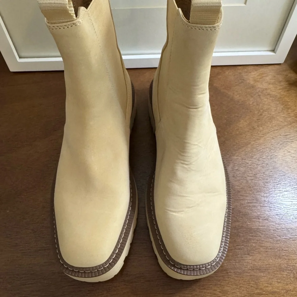 Sam Edelman Laguna Banana Cream Suede Chelsea Ankle Boots with Lug Sole Sz. 6.5 - Picture 6 of 10